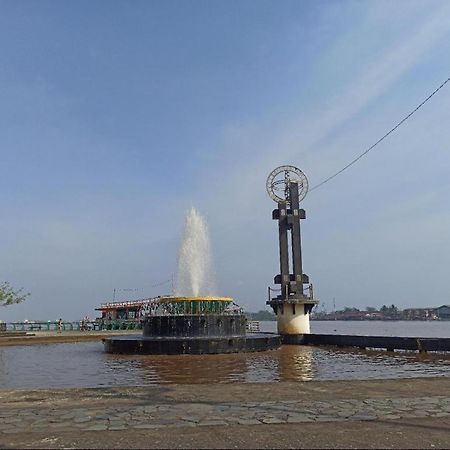 Hotel Gajahmada Pontianak Exterior photo