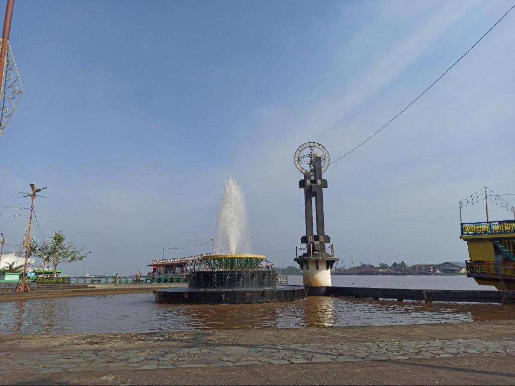 Hotel Gajahmada Pontianak Exterior photo