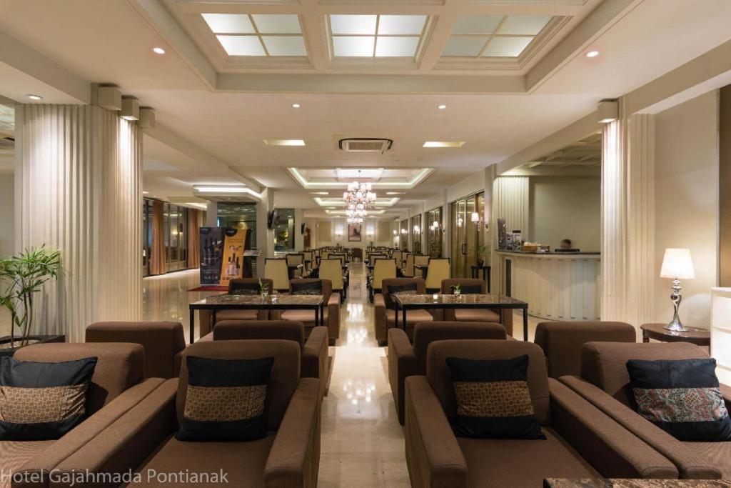 Hotel Gajahmada Pontianak Exterior photo