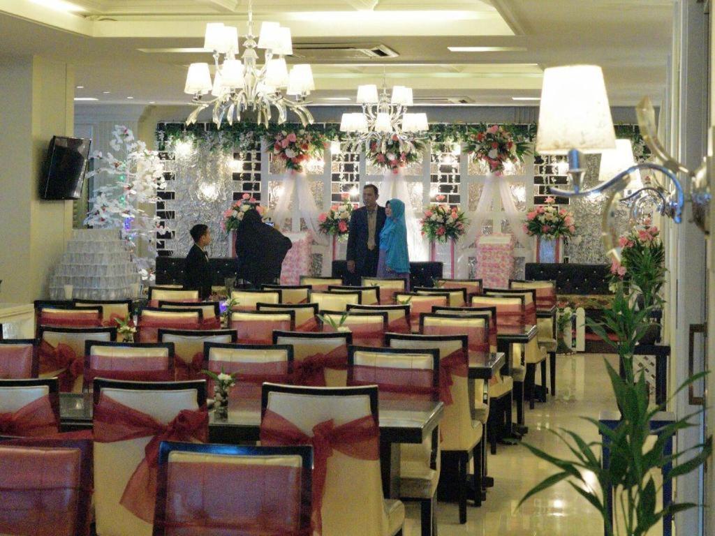 Hotel Gajahmada Pontianak Exterior photo